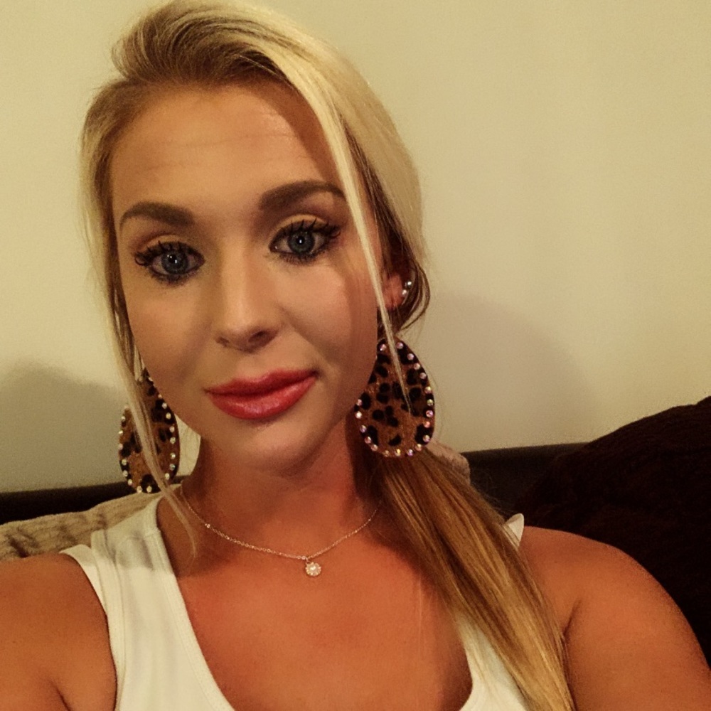 Meet your Posher, Amber